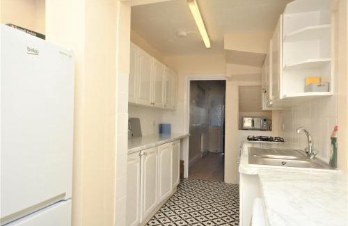 River Casa | London Deluxe 3 Bedroom House with parking space