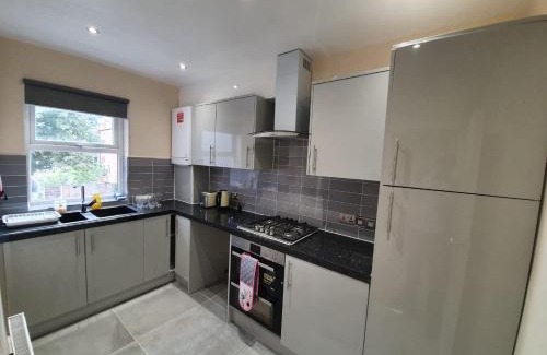 Leabridge Apartamento | London Modern 4 Bedroom Apartment