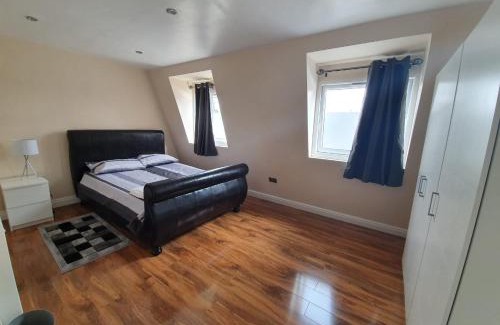 Leabridge Apartamento | London Modern 4 Bedroom Apartment