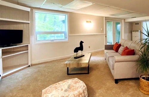 London Casa | London, Ontario Cozy Suite