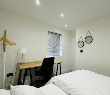 Whitton Casa | London Twickenham stadium double Bedroom B