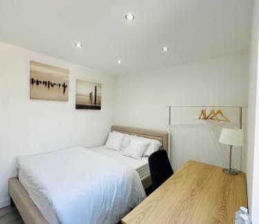 Whitton Casa | London Twickenham stadium double Bedroom B