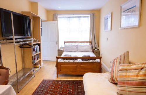 Edgware Apartamento | London VEGETARIAN Smoke & Pet Free En-suite with EV parking