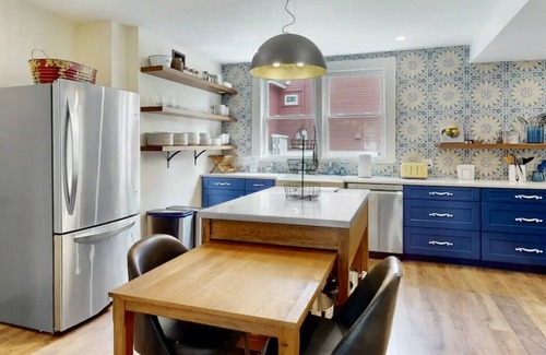 Bath Casa | Lone Pine Cottage Maine - Dog Friendly