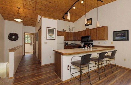 Big Sky Condominio | Lone Pine Retreat | Big Sky | Pet Friendly!