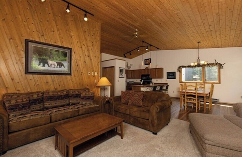 Big Sky Condominio | Lone Pine Retreat | Big Sky | Pet Friendly!