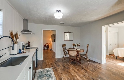 Johnson City Casa | Lone Star Lokal Guest House - Downtown Near Wineries!
