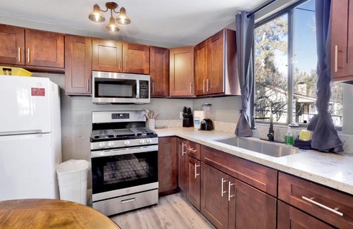 Big Bear Lake Casa | Lonepine Lakeside Resort Retreat by Big Bear Vacations