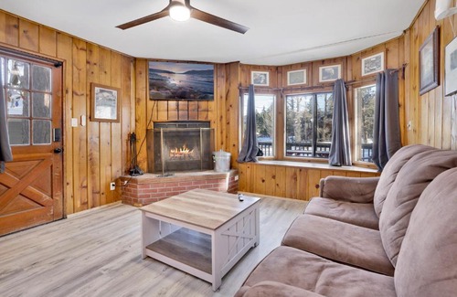 Big Bear Lake Casa | Lonepine Lakeside Resort Retreat by Big Bear Vacations