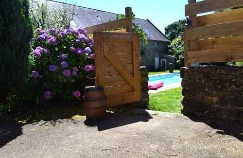 Pluguffan Casa | Longère entre mer et campagne avec piscine
