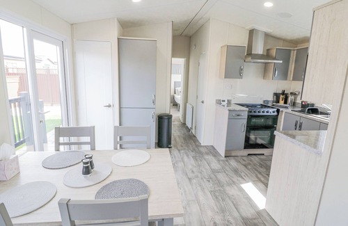 Evesham Cabaña | LONG ACRES LODGE, family friendly, with a garden in Evesham