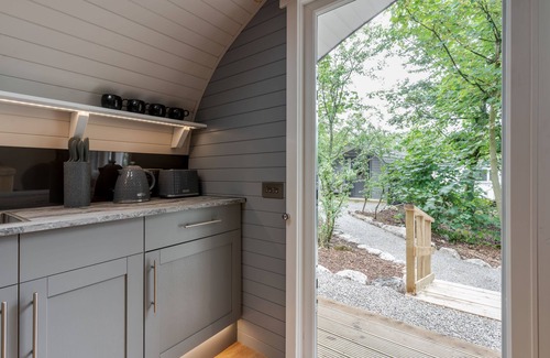 Skipton Cabina | Long Ashes - Tan - a long ashes park that sleeps 2 guests in 1 bedroom
