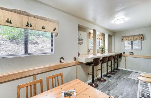 Long Barn Casa | Long Barn Cabin with 2 Decks Near Skiing!