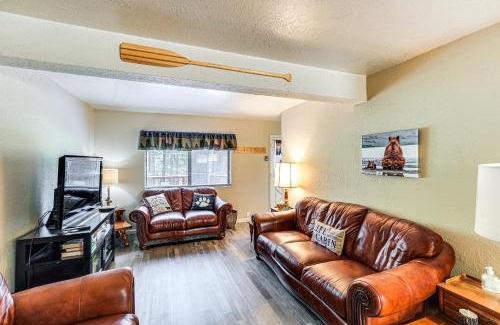 Long Barn Casa | Long Barn Cabin with 2 Decks Near Skiing!