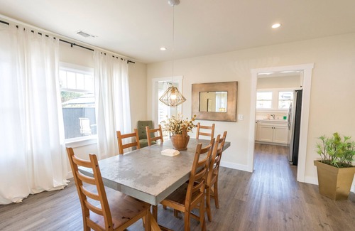Bluff Heights Casa | Long Beach Craftsman House. Historic district house-centrally located