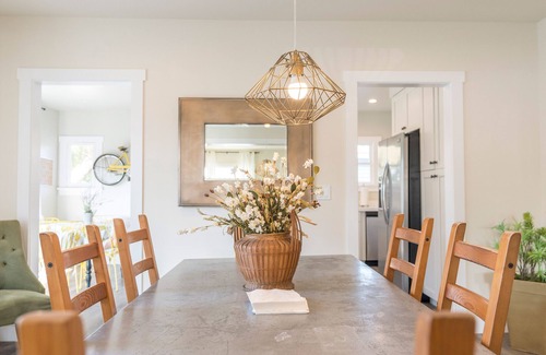 Bluff Heights Casa | Long Beach Craftsman House. Historic district house-centrally located