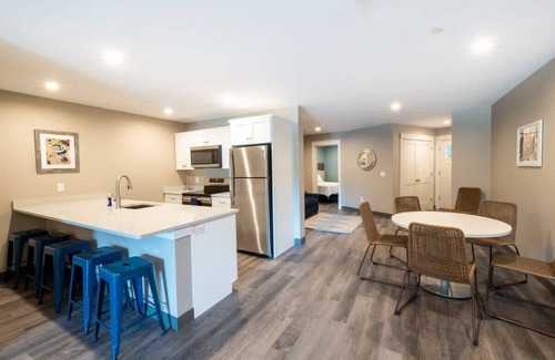 Gloucester Apartamento | Long Beach Suites: Steps To Beach, Newly Built