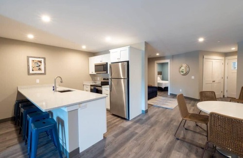 Gloucester Apartamento | Long Beach Suites: Steps To Beach, Newly Built