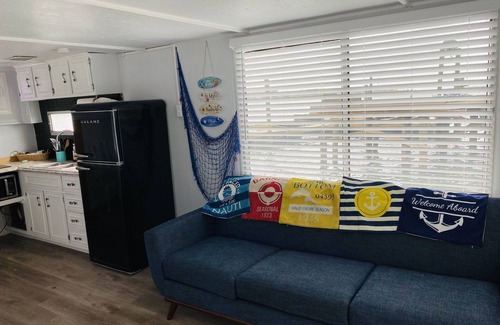 Steele Creek Cabina | Long Cove Resort & Marina