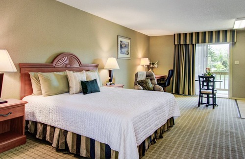 Lake Hamilton Hotel | Long Island Lake Resort