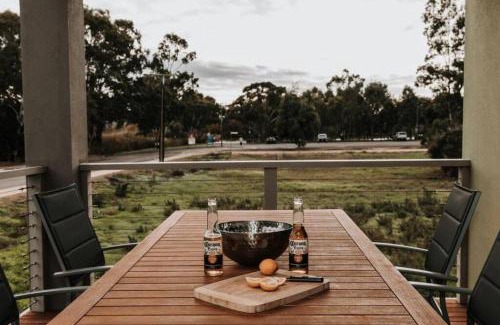 Murray Bridge Casa | Long Island Retreat - Pelican