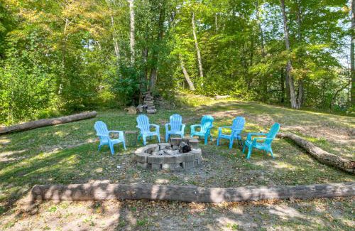 Parkers Prairie Casa | Long Lake Lodge with Watercrafts and Fire Pits