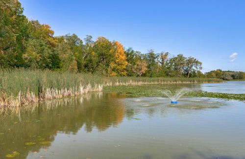 Parkers Prairie Casa | Long Lake Lodge with Watercrafts and Fire Pits