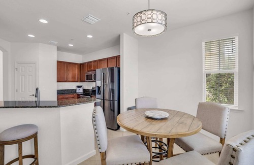 Bonita Springs Condominio | Long Lake View From This First Floor Coach Home