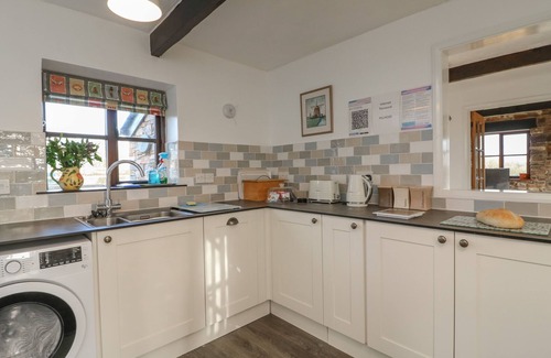Littleham Cabaña | LONG LINNEY, pet friendly, character holiday cottage in Bideford
