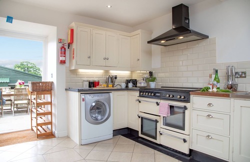 Copplestone Casa | Long Meadow Barn - sleeps 7 guests in 4 bedrooms