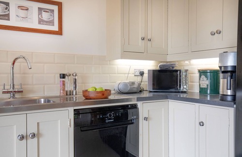 Copplestone Casa | Long Meadow Barn - sleeps 7 guests in 4 bedrooms