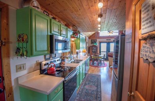 Sparta Casa | Long Range Mountain Views + Hot Tub!