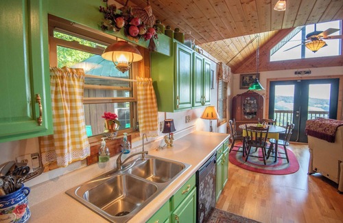 Sparta Casa | Long Range Mountain Views + Hot Tub!