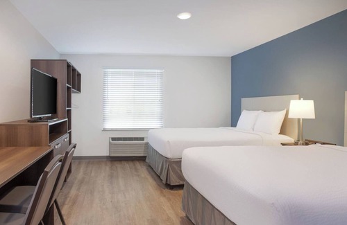 Newnan Hotel | Long-Stay Comfort in a Generous 2 Room w/ Cooking Facilities & Cozy Work Desk