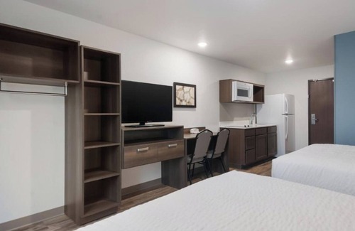 Newnan Hotel | Long-Stay Comfort in a Generous 2 Room w/ Cooking Facilities & Cozy Work Desk