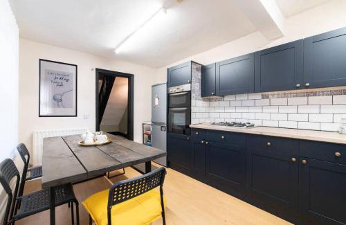Liverpool Casa | Long Stay Discounts Work-friendly Free Parking