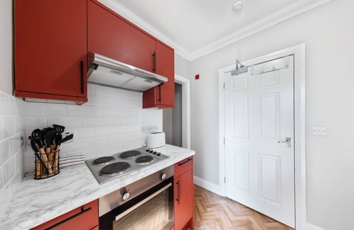 Gravesend Apartamento | Long Stay Ready | King Bed | Kitchen | WiFi | Town