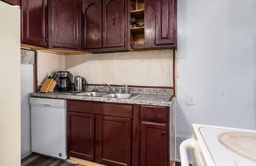 Detroit Casa | Long stay - Spacious 3 bedroom with 3 full bath
