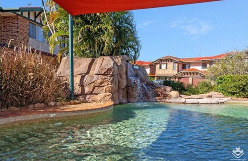 Labrador Casa | Long stay - townhouse with fully enclosed yard. Close to Surfers shops