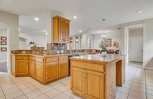North Central Carrollton Casa | Long-term rental resident home with Spacious 8-bedroom with AC WiFi Laundry room