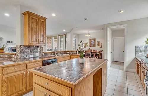 North Central Carrollton Casa | Long-term rental resident home with Spacious 8-bedroom with AC WiFi Laundry room