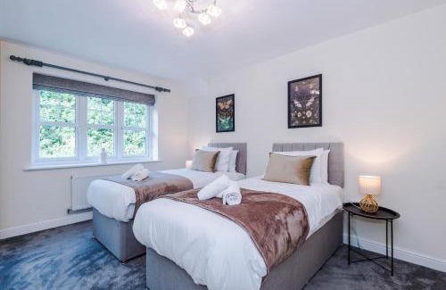 New Broughton Casa | Long Term Stay 4 Bed 3 Bath & Parking Wrexham