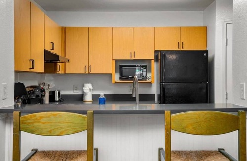 Bearss Plaza Apartamento | Long Term Stays Allowed! Budget Friendly & Pool!