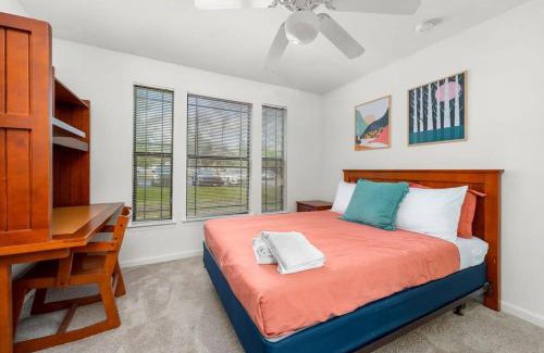 Bearss Plaza Apartamento | Long Term Stays Allowed Pet Friendly & Pool