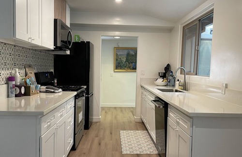 South Arroyo Casa | Baño del bosque en espaciosa elegancia moderna 2B1Baño