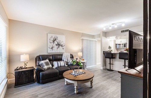 Ellendale Condominio | Long-Term stays - East Memphis near Germantown