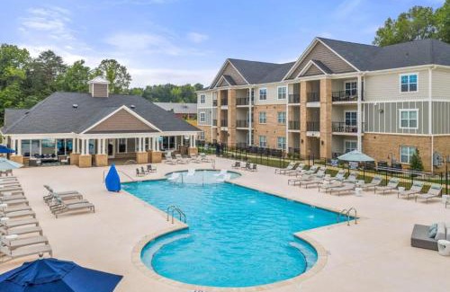 Greensboro Apartamento | Long-term Stays in Greensboro 1 BD 1 BA