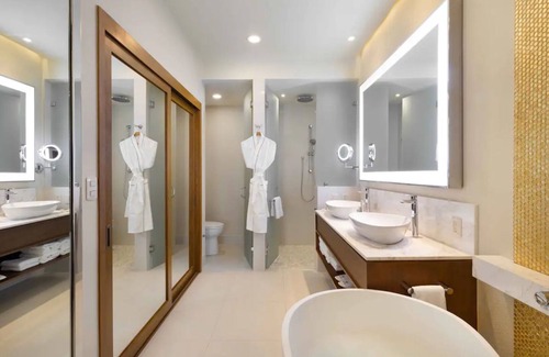 Palmilla Complejo | Longest Lazy River in Cabo - Bring the kids! 5 Star 2 bedroom on the Beach!