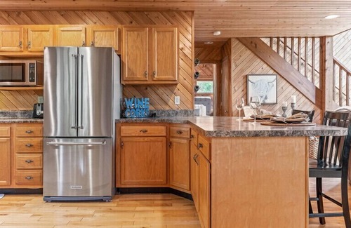 Wright City Chalet De Esquí | Longhorn Lakeside Chalet w/ Hot Tub by StayLage