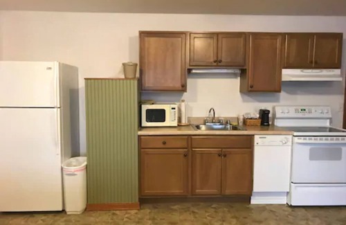 Sitka Cabina | Longliner Lodge and Suites